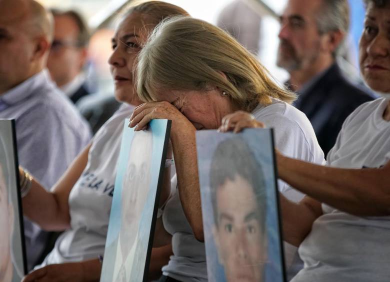 Trece víctimas de falsos positivos pertenecientes a las Madres de Soacha asistieron al evento. Aseguraron que perdonan a sus victimarios, pero que siguen esperando más verdad . FOTO Colprensa