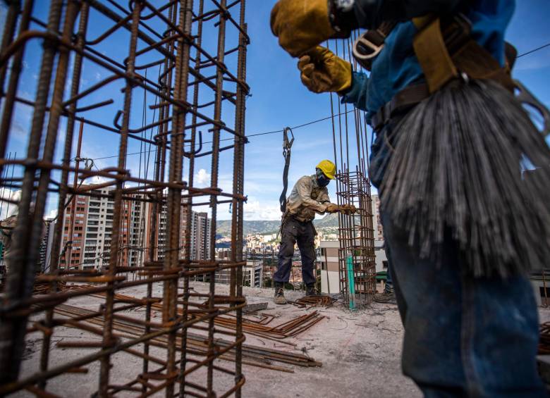 Según VIVA, hierro y acero son materiales fundamentales para la construcción, por lo que su precio impacta de manera negativa el costo de las obras. FOTO carlos velásquez