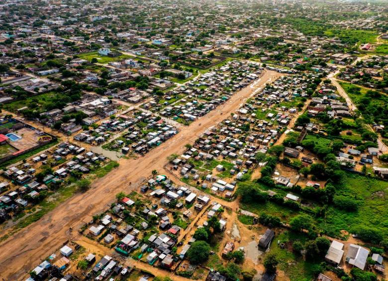 Esta es la vista aérea del asentamiento La Pista que tiene 1.200 metros de largo y alberga a 13.000 personas. FOTO: Camilo Suárez