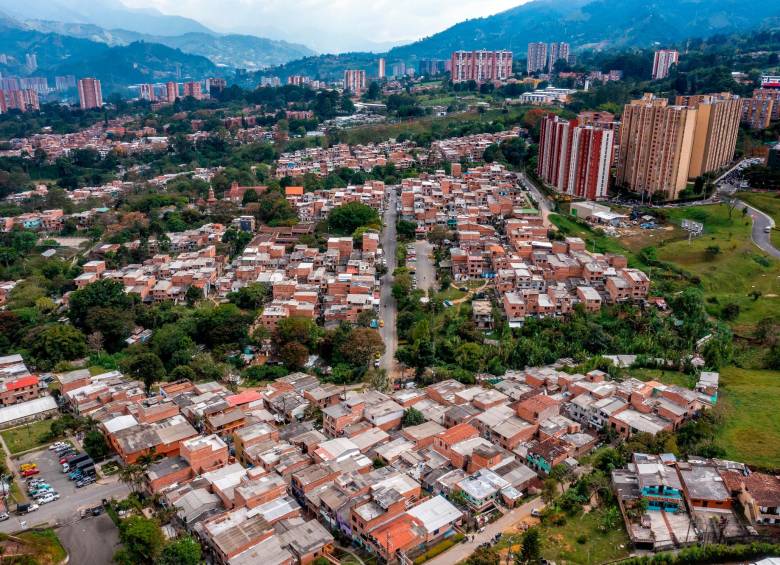 El crecimiento urbanístico en San Antonio de Prado no se detiene pese a que el corregimiento ya estaría colapsado. FOTO: Manuel Saldarriaga.