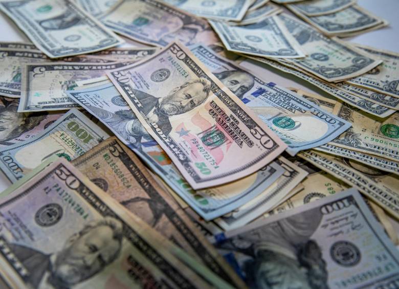 Expertos estiman un rebote de corto plazo que lleve al dólar a los $4.750. FOTO: CARLOS VELÁSQUEZ.