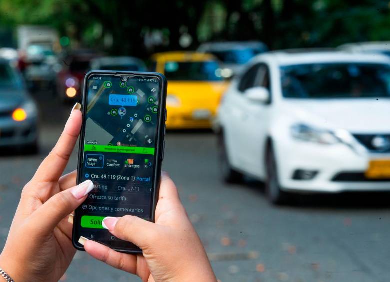 Según Fedesarrollo, para noviembre de 2020, los ingresos promedio de los conductores eran de $1,28 millones por 45 horas de trabajo. FOTO: Esneyder Gutiérrez