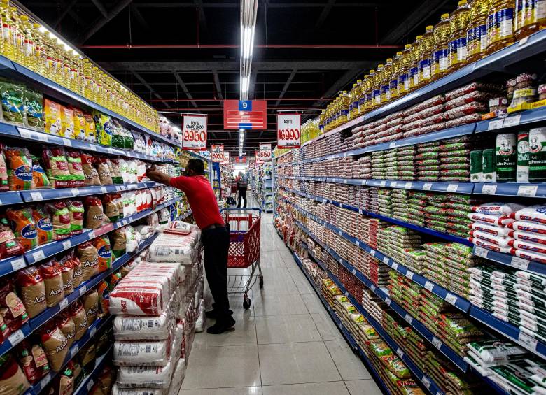 En noviembre de este año también entrarán a regir los impuestos saludables para alimentos ultraprocesados y bebidas azucaradas. FOTO jaime pérez