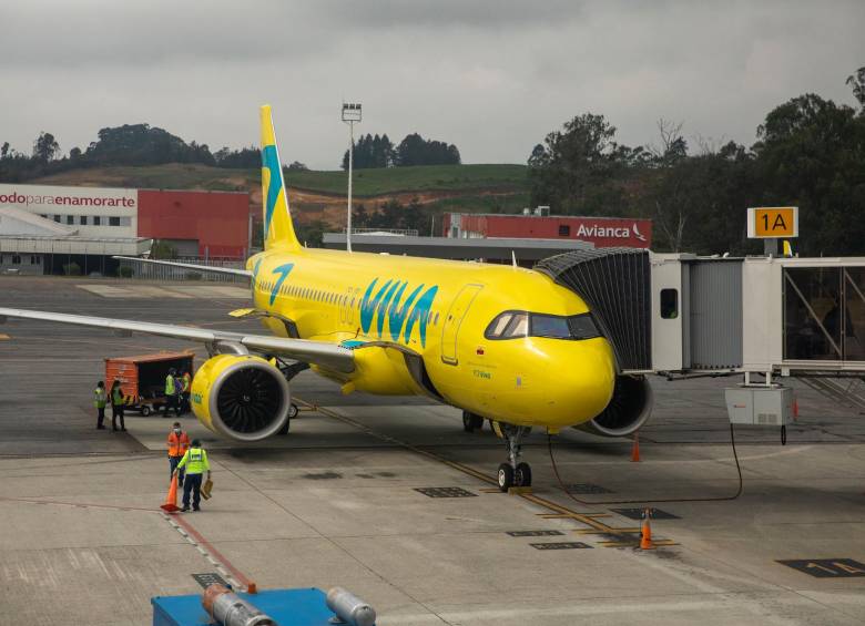 Esta semana Viva anunció que debió dejar cinco aviones en tierra a petición del dueño de dichas aeronaves. La aerolínea aboga porque las autoridades resuelvan la integración con Avianca en unos días. FOTO El Colombiano