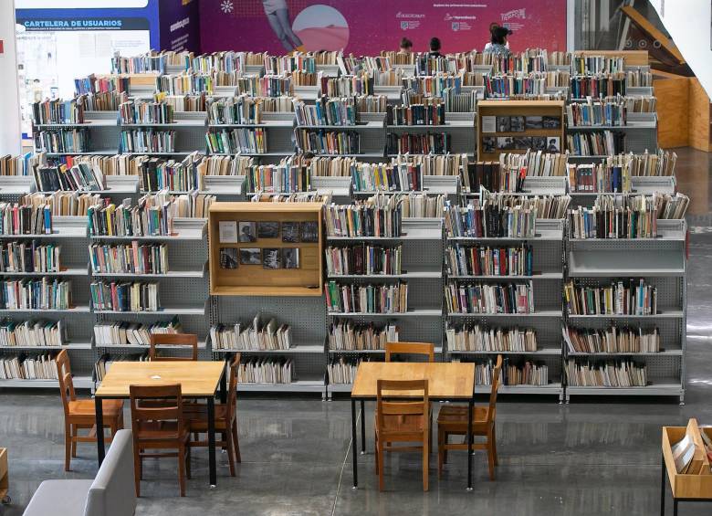 La Piloto llega a los setenta años en camino de convertirse en museo y con una amplia oferta de libros, audiolibros y experiencias educativas. Foto: Esneyder Gutiérrez.