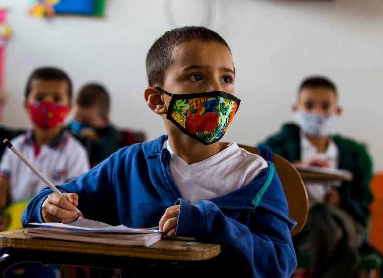 La eliminación del tapabocas en escuelas, colegios y universidades será a partir del 15 de mayo de 2022. FOTO: Julio César Herrera