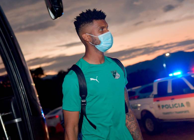 Los jugadores fueron custodiados por la Polícia en su llegada al estadio para la disputa del juego ante Pasto por la fecha 15 de la Liga. FOTO CORTESÍA DEPORTIVO CALI