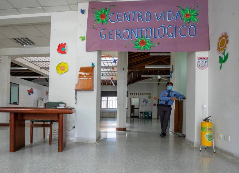 El Centro Vida La Candelaria es uno de los tres en semialternancia, según indica la Alcaldía de Medellín. Ayer lo visitamos pero no encontramos beneficiarios, que según indicó la administración están citados dentro de una semana. FOTO edwin bustamante