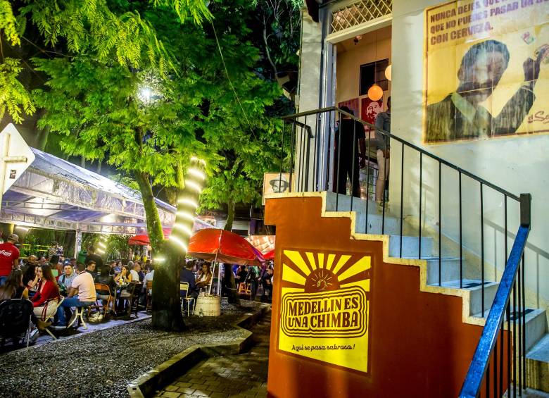 Uno de los principales atractivos de El Poblado es su ambiente nocturno de fiesta y gastronomía. Foto: El Poblado.