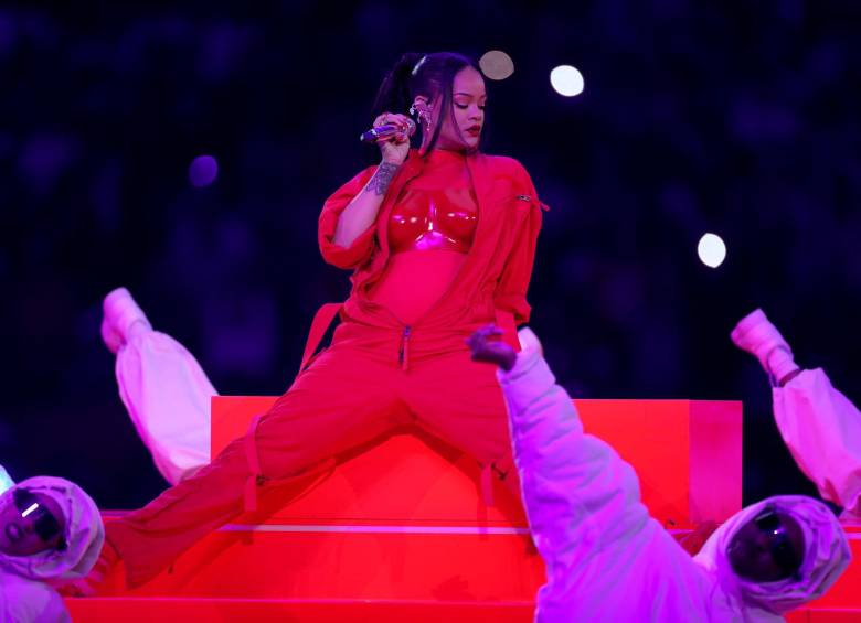 Rihanna cantó el show de medio tiempo del Super Bowl LVII. FOTO Efe