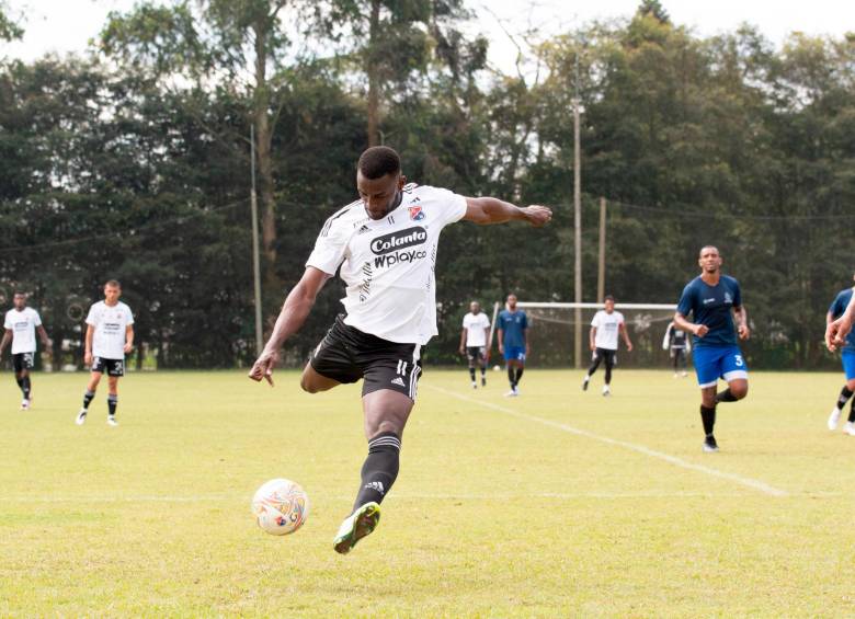 Jackson Martínez anotó doblete en la victoria (5-1) del DIM ante Acolfutpro. FOTO TWITTER @DIM_OFICIAL