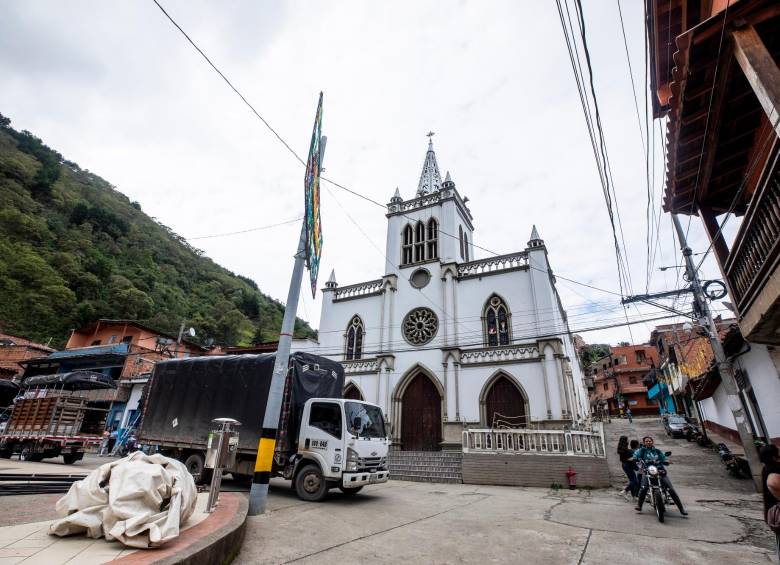 En el municipio de Giraldo lamentan la muerte de los dos mineros dentro de un socavón informal. FOTO: CAMILO SUÁRZ