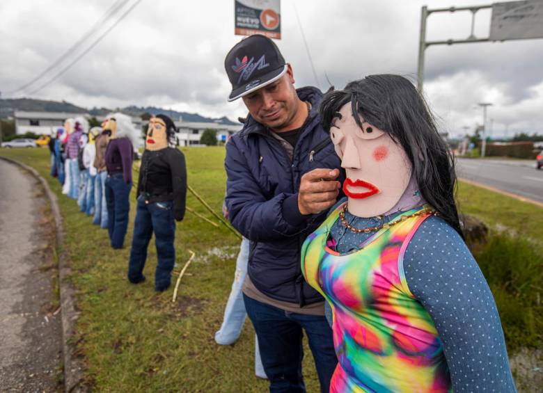 En el Oriente antioqueño mantienen la tradición de los muñecos de año viejo que hoy “tienen las horas contadas”