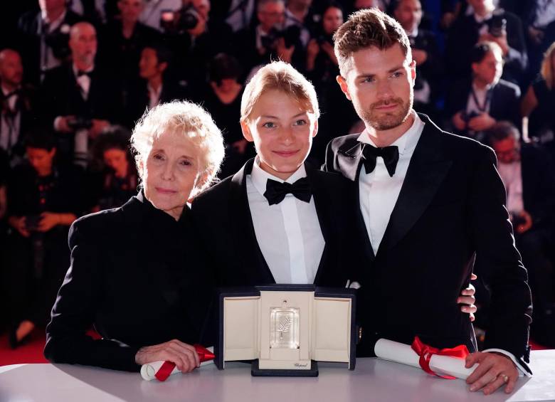Claire Denis, directora de “Stars at Noon”, comparte reflectores con Eden Dambrine y Lukas Dhont, protagonista y director de “Close”. FOTO EFE