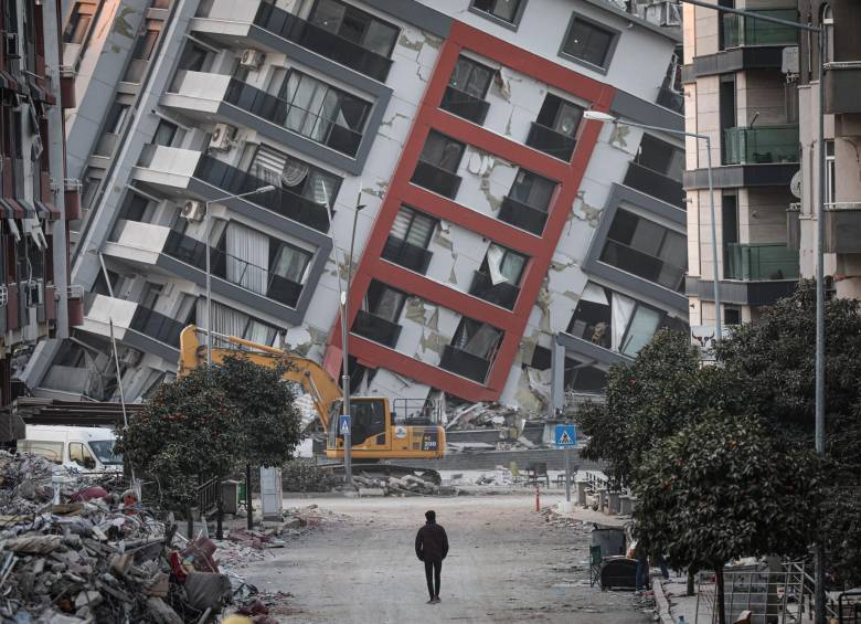 Trece días después del sismo que derrumbó miles de edificaciones en Siria y Turquía, todavía no hay cifras totales del desastre. Foto: EFE