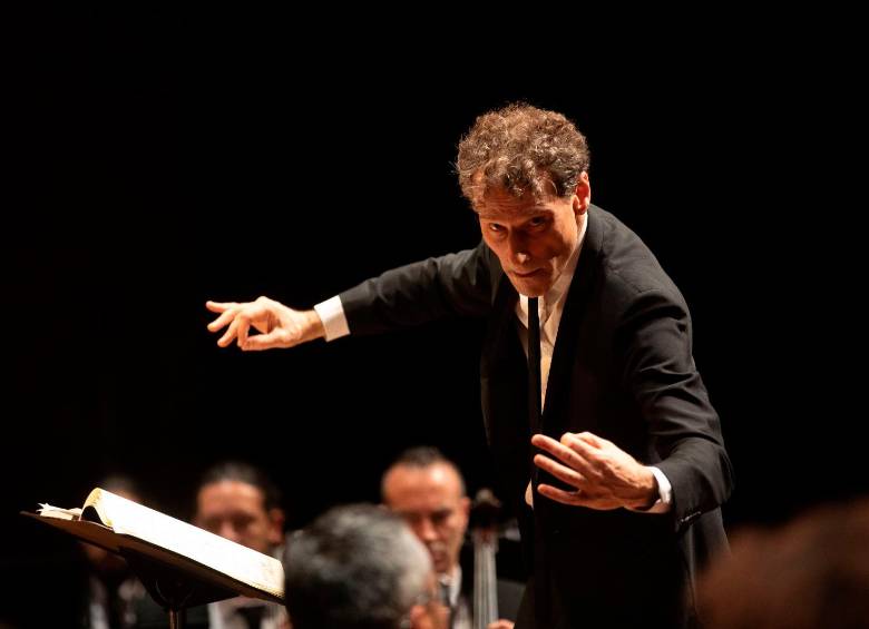 $!El director titular, Davir Greilsammer, dirige la Sinfonía N°9 de Beethoven. FOTO: Esneyder Gutiérrez