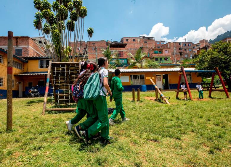 La sede es como una finca, tiene zonas verdes amplias y espacios que se pueden aprovechar mucho para la formación de los estudiantes. FOTO Camilo Suárez