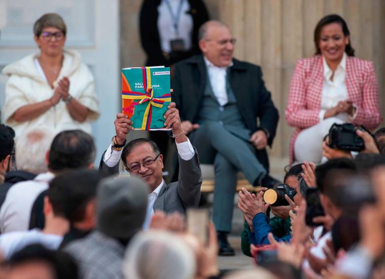 $tempAlt.replaceAll('"','').trim()