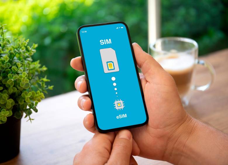 Con la eSIM, los usuarios no tendrán que ir o llamar a las operadoras para averiguar sobre los planes o costos, además pueden usar dos números en un mismo dispositivo. FOTO cortesía claro
