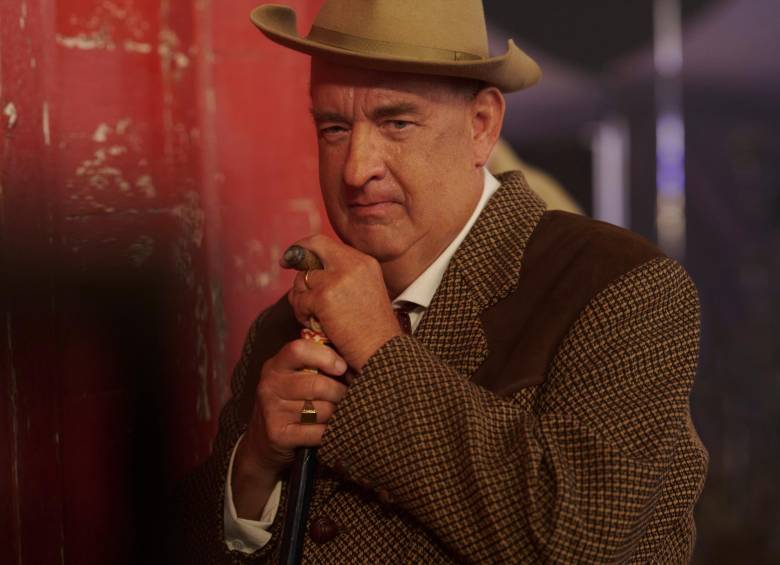 Tom Hanks se sometió a horas de maquillaje para que su apariencia se pareciera a la del Coronel Parker. FOTO Cortesía