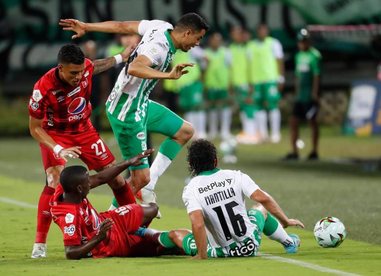 Gio Moreno levantó su nivel en los últimos partidos y le dio solidez al conjunto verdolaga en el medio. FOTO Manuel Saldarriaga 