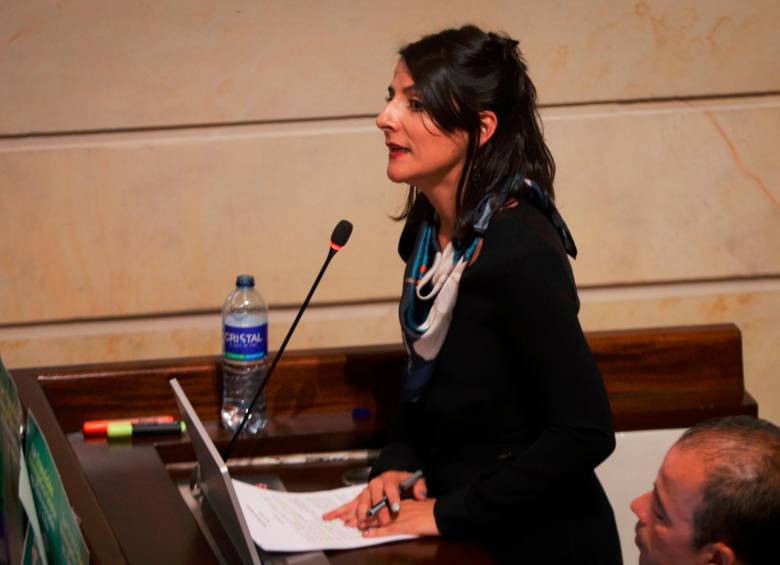 La ministra de Minas y Energía, Irene Vélez, negó haberle entregado cargos a Nicolás Petro, hijo del presidente. FOTO: COLPRENSA