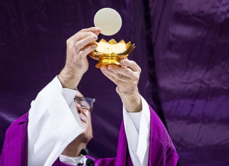 Al pan destinado a la consagración eucarística se le llama hostia, elemento cargado de trascendencia religiosa. FOTO Carlos Velásquez