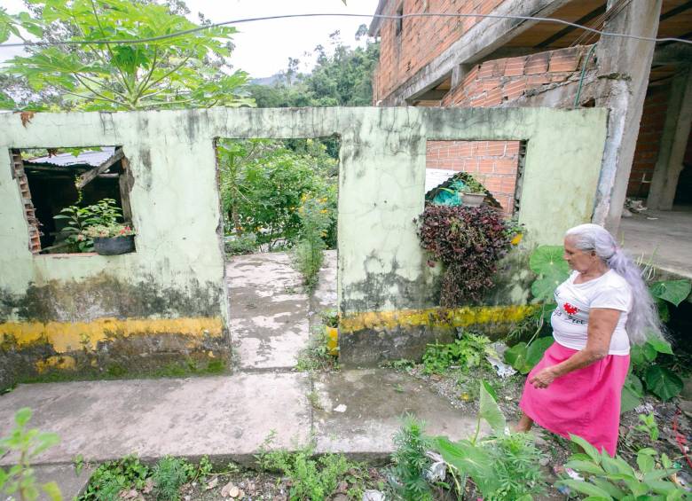 Tras la evacuación de 2018, muchos de los habitantes de Puerto Valdivia no regresaron a su hogar por el miedo a una nueva emergencia. Los que regresaron, ahora tendrán que volver a evacuar antes de que Hidroituango se encienda. FOTO Esneyder Gutiérrez