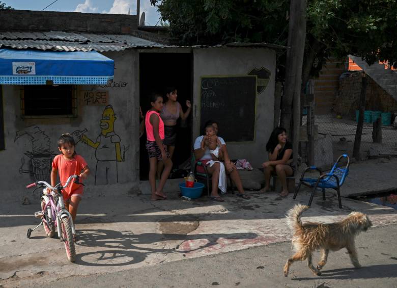 Las calles de Rosario se han militarizado para intentar frenar los constantes ataques entre bandas de narcos. Se hacen operativos todos los días. FOTOS AFP