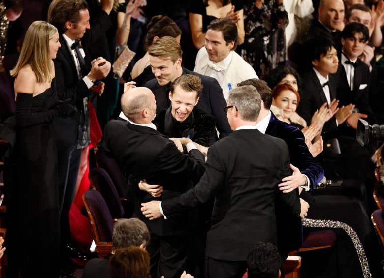 El momento en que se nombra a la alemana Sin novedad en el frente como la ganadora a Mejor película internacional. FOTO Efe