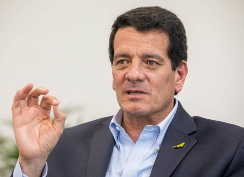 La junta directiva hizo un reconocimiento especial a Felipe Bayón por los logros alcanzados durante su gestión. Foto: Carlos Velásquez.