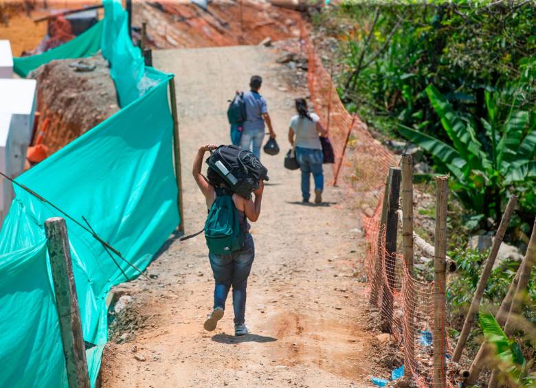 Los daños en la vía que conecta varios municipios de la región, ha generado afectaciones a nivel económico y social, pues hay comerciantes trabajando a pérdida. Foto: Esneyder Gutiérrez 