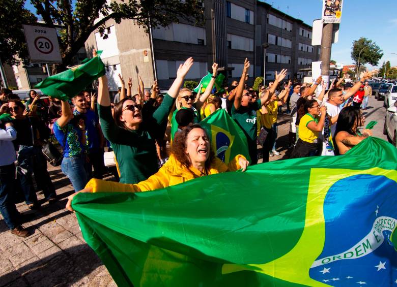 Las protestas en varias calles de Brasil se mantienen, mientras que el Ejército aún no define su papel en esta situación. FOTO Getty