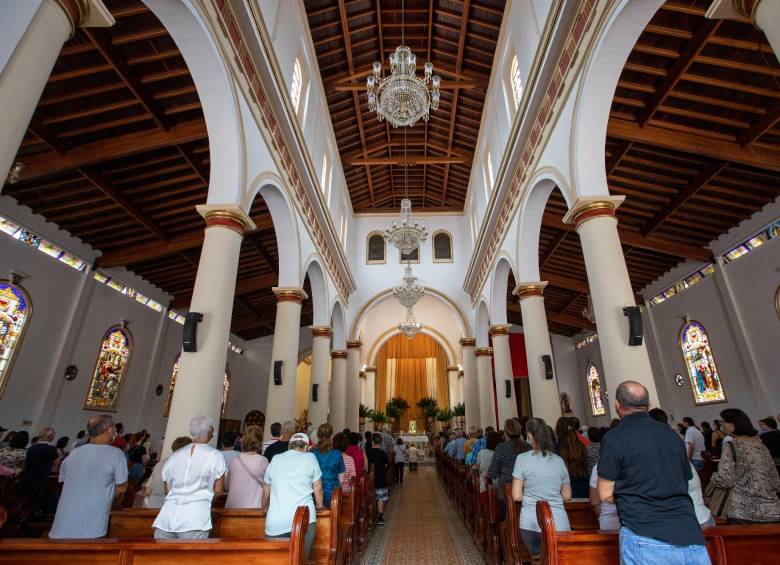 A las iglesias también les tocaría bajarse del 'diezmo' A las iglesias también les tocaría bajarse del 'diezmo'