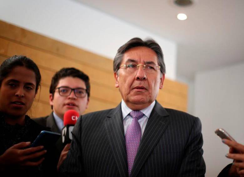 Néstor Humberto Martínez propuso un “tribunal de honor” para esclarecer el informe sobre el supuesto entrampamiento a Santrich. FOTO: COLPRENSA