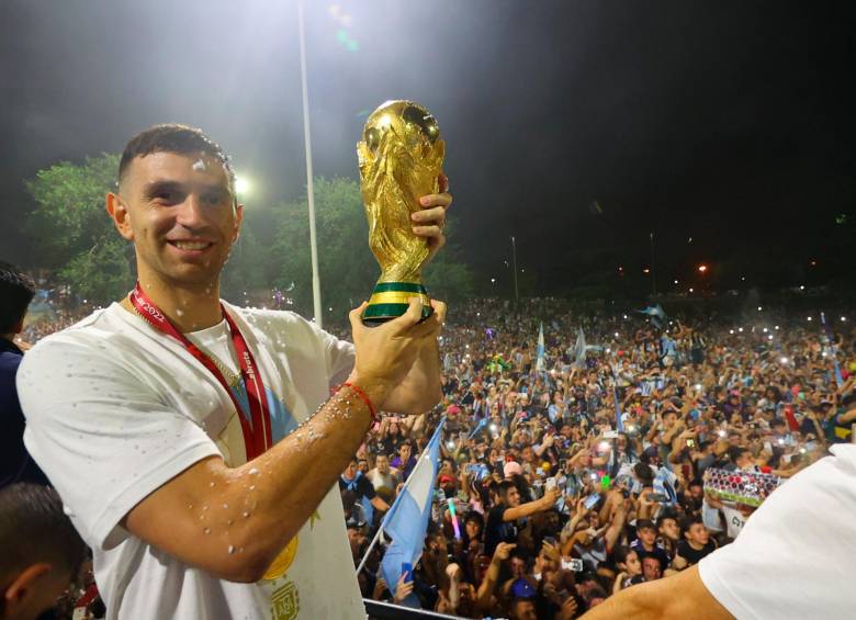 El “Dibu” Martínez fue uno de los jugadores que más disfrutó la llegada a Buenos Aires. FOTO: AFA