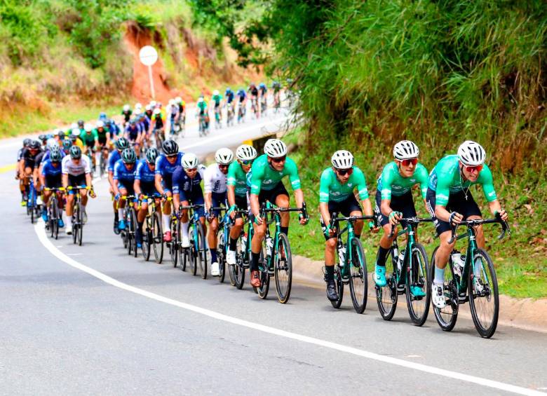 Diego Ochoa, el ganador de la primera etapa, también compite en ciclismo de pista desde 2016. Ha ganado medalla de oro en los nacionales de pista. FOTO: OFICINA DE PRENSA VUELTA ANTIOQUIA 