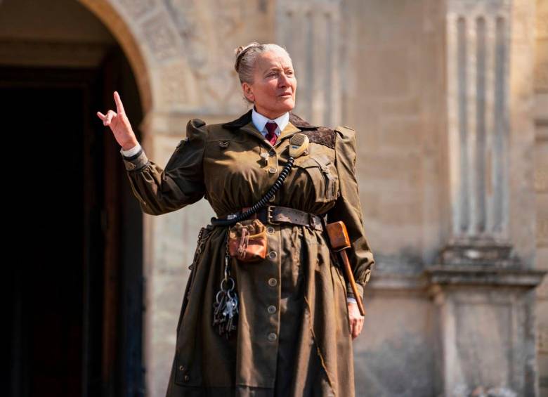La actriz Emma Thompson logró una asombrosa transformación para la película en la que encarna a uno de los personajes más malvados de Roald Dahl: Agatha Tronchatoro. 
