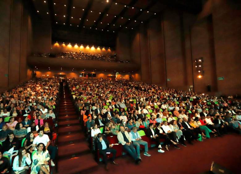 La caja conmemora su aniversario 65 este primero de septiembre en el Teatro Metropolitano de Medellín. FOTO Cortesía Comfenalco