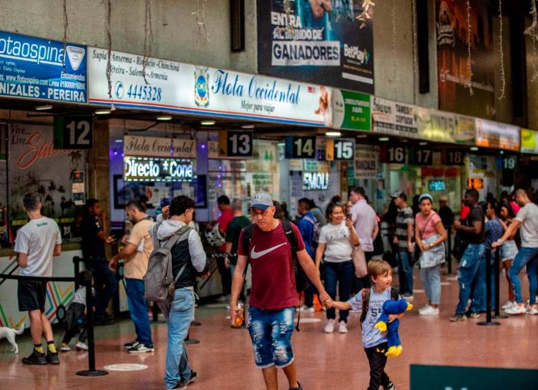 La Terminal del Sur presentaba un panorama más despejado. Situación económica y estado de las vías serían causantes de reducción del cerca del 40% de pasajeros. FOTO: Camilo Suárez.