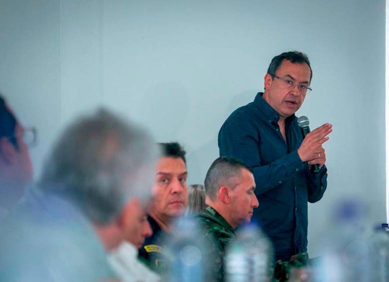 El ministro del Interior, Alfonso Prada, confirmó que la Casa de Nariño volverá a pedirle a la Fiscalía que se levanten las órdenes de captura de integrantes de las AGC y de la organización Sierra Nevada. FOTO: Cortesía
