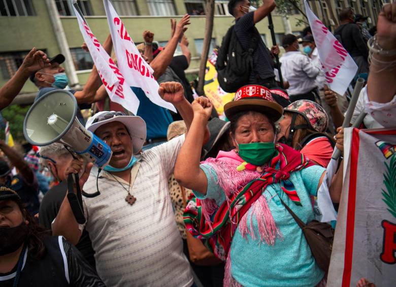 A la fecha, las protestas han dejado al menos 42 muertos, más de 500 heridos, y unos 300 detenidos en cinco semanas. FOTO: EFE