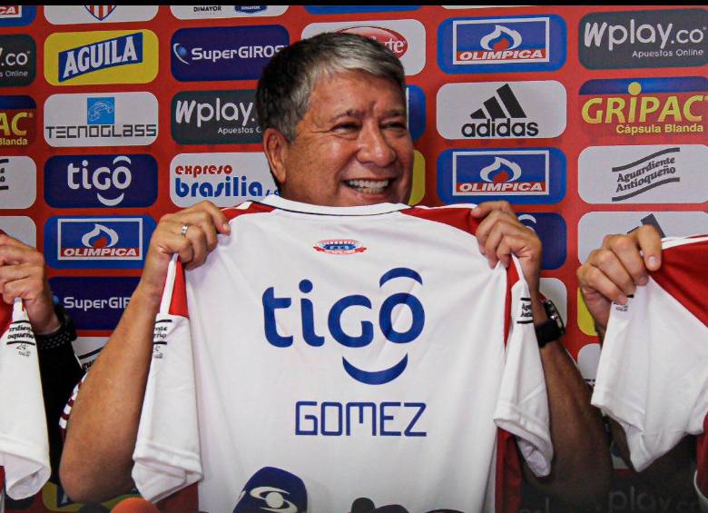 El técnico Hernán Darío Gómez durante su presentación como entrenador del Junior. FOTO @JuanSalvadorB