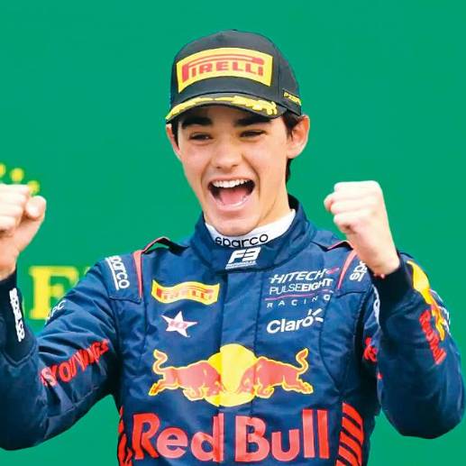 Sebastián Montoya celebra su podio.<span class="mln_uppercase_mln"> FOTO</span> <b><span class="mln_uppercase_mln">cortesía red bull</span></b>