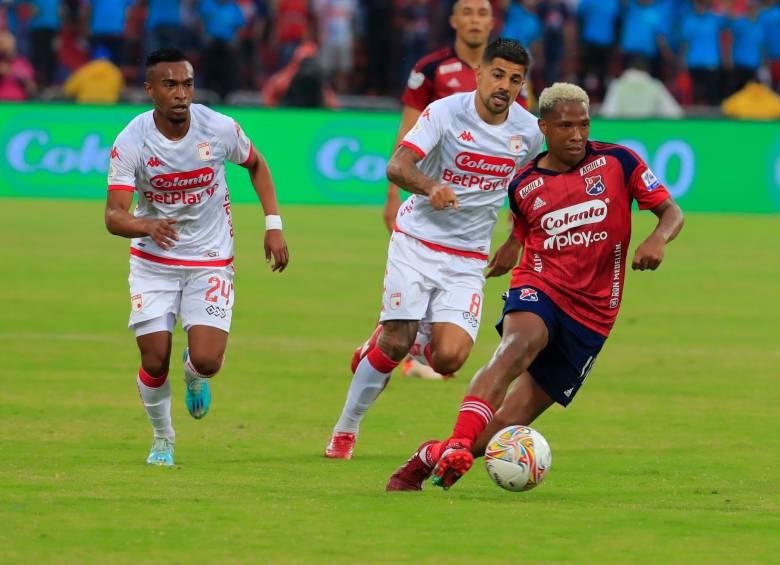 Ibargüen viene mostrando buen fútbol con el DIM. Espera que sus compañeros aprovechen las oportunidades que él genera. FOTO JAIME PÉREZ
