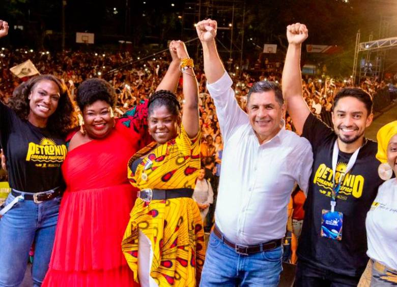No es el Factor X, pero sí el Festival de Música del Pacífico “Petronio Álvarez” así se gozó Francia Márquez este Festival. FOTO: TOMADA DE TWITTER @FranciaMarquezM