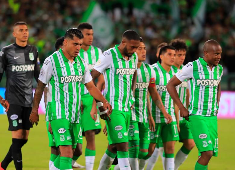 La tristeza de los jugadores verdes. FOTO JAIME PÉREZ