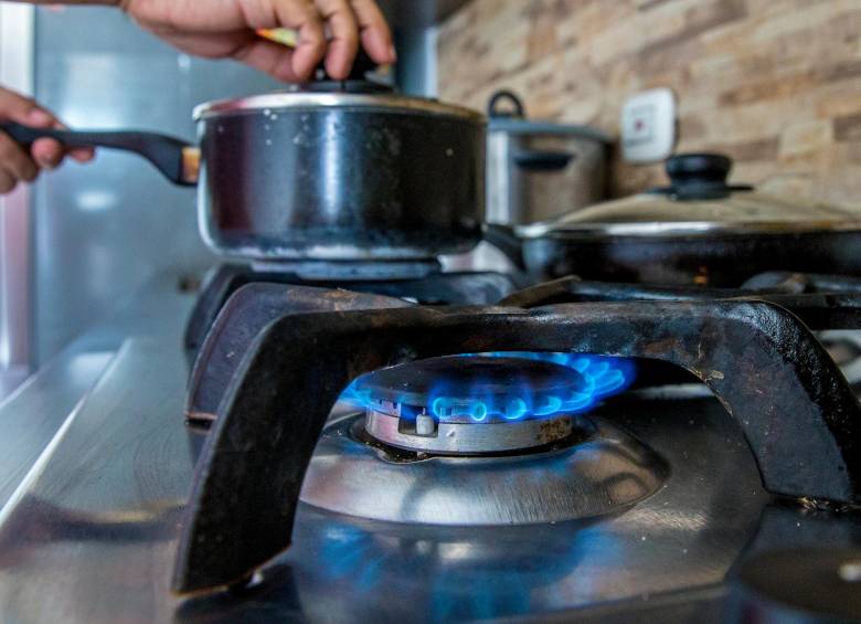 Entre las recomendaciones está que, en la medida en que vaya llegando el servicio, evitar abrir las llaves de gas. Foto: Juan Antonio Sánchez