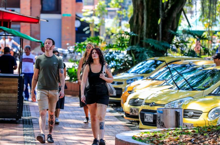 ¿Tantos turistas ‘gringos’ encarecen la vida en Medellín?
