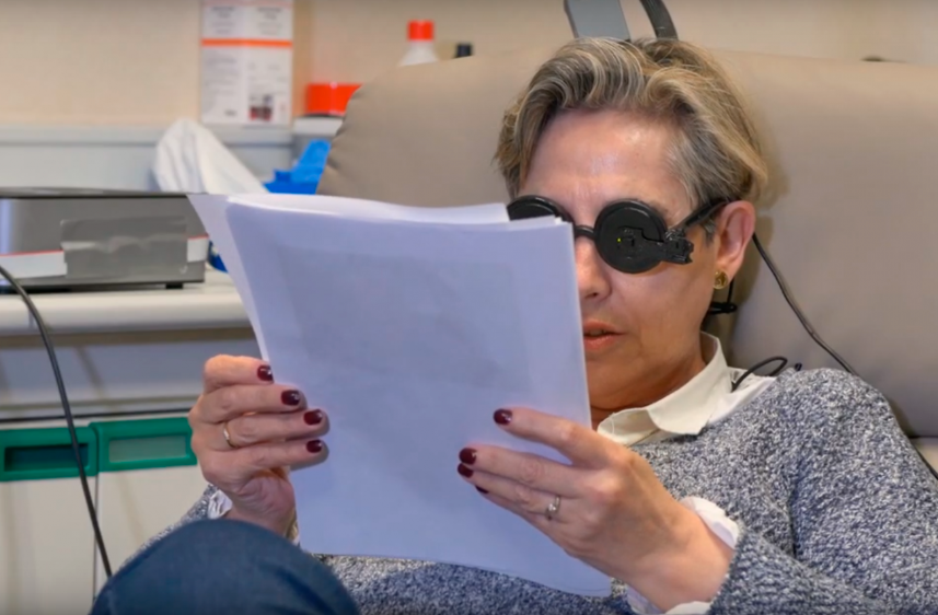 Con implante cerebral mujer ciega vuelve a ver